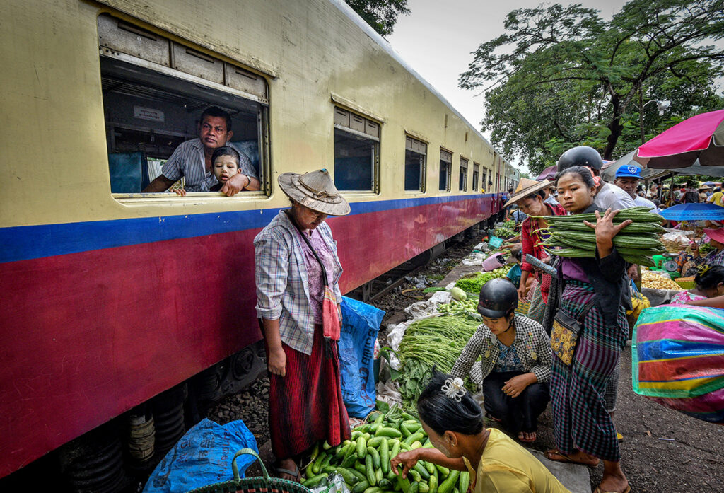 Yangon Circular Railway: Train ride with the Locals